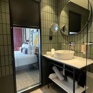 Habitación de Diseño con 2 Camas Individuales